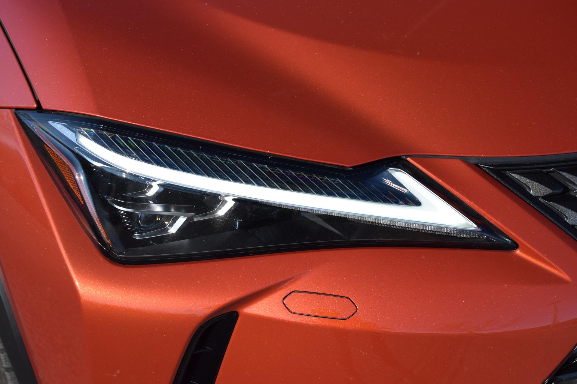 Ženský test Lexus UX 250h 2WD Prestige recenze parťáka