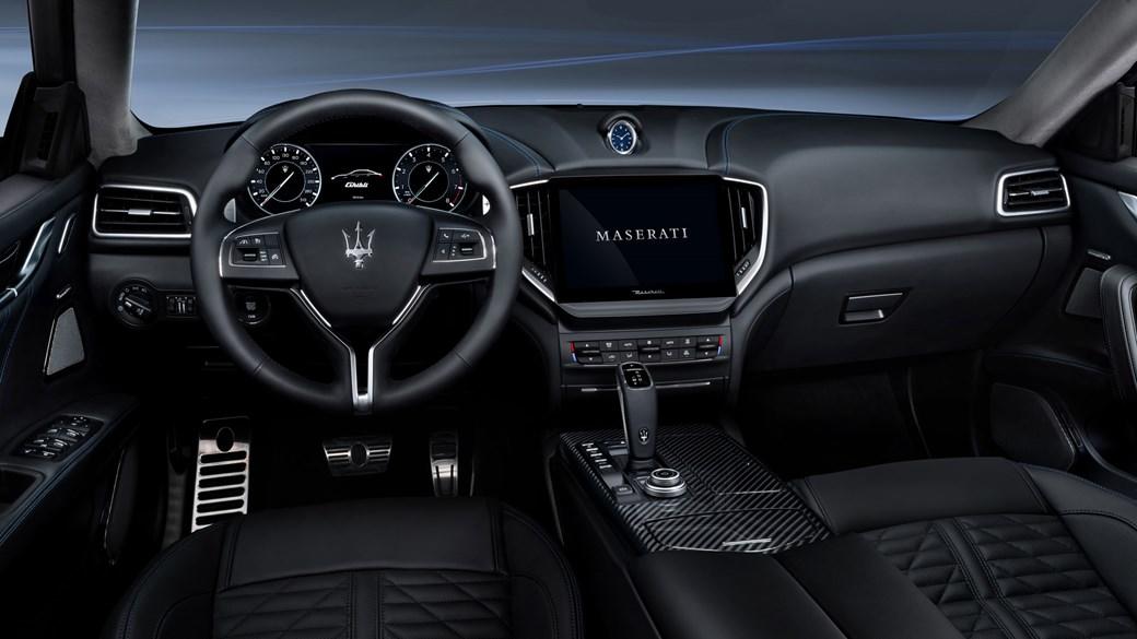 Maserati Ghibli Hybrid interiér