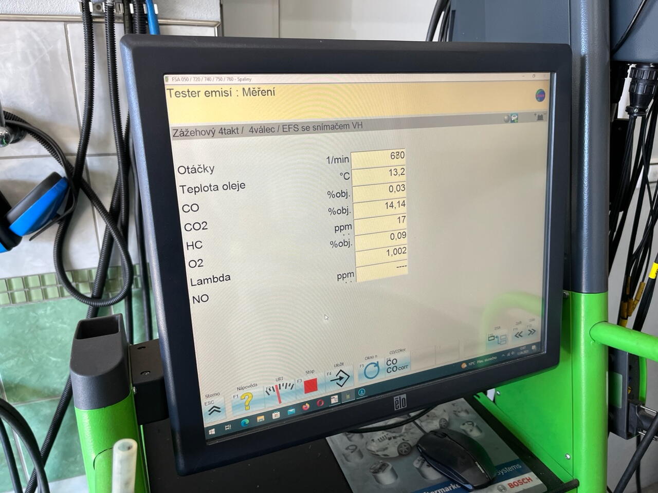 Měření emisí po dekarbonizaci motoru vodíkem