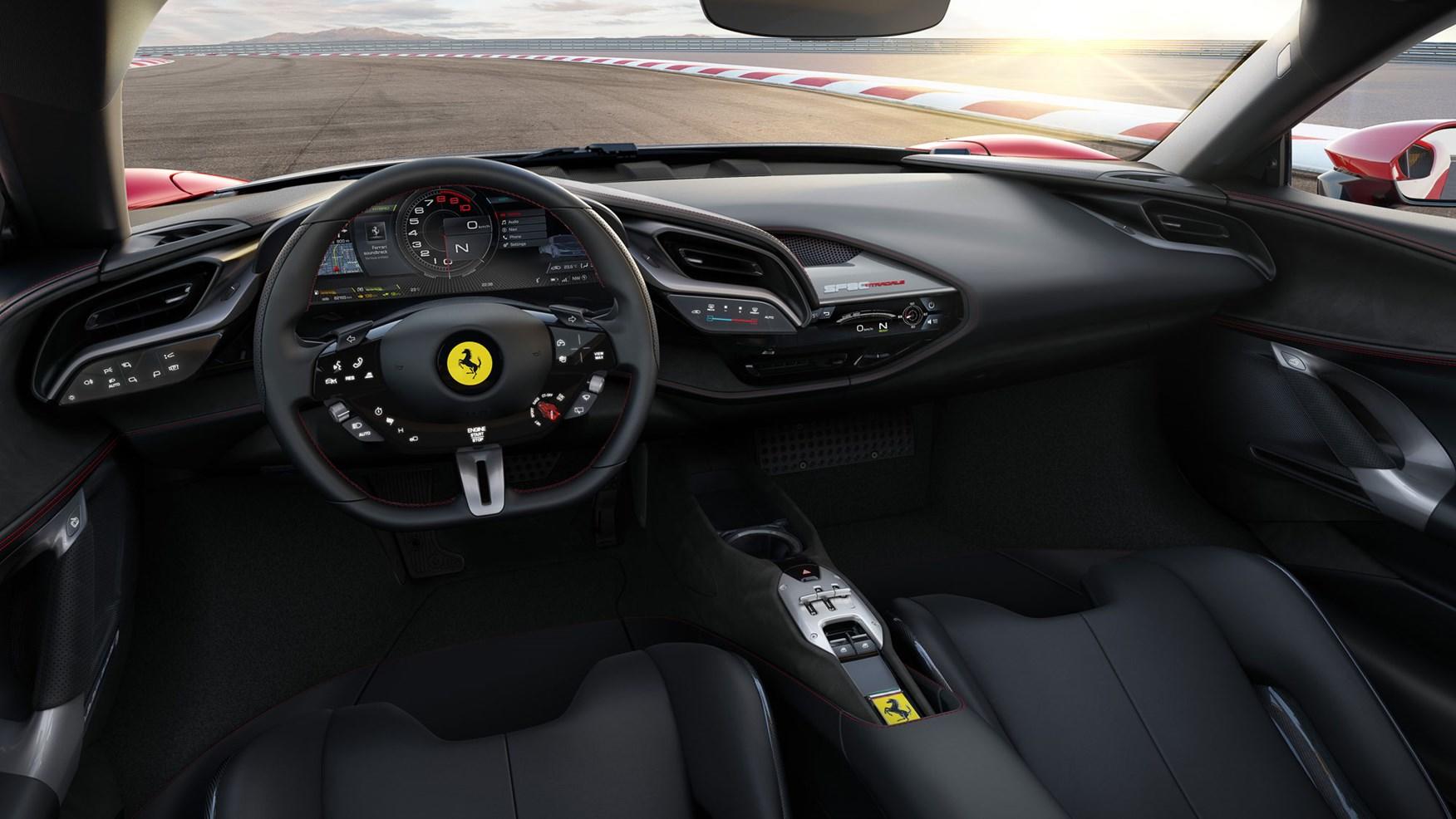 Moderní a minimalistický interiér vozu Ferrari SF90 Stradale