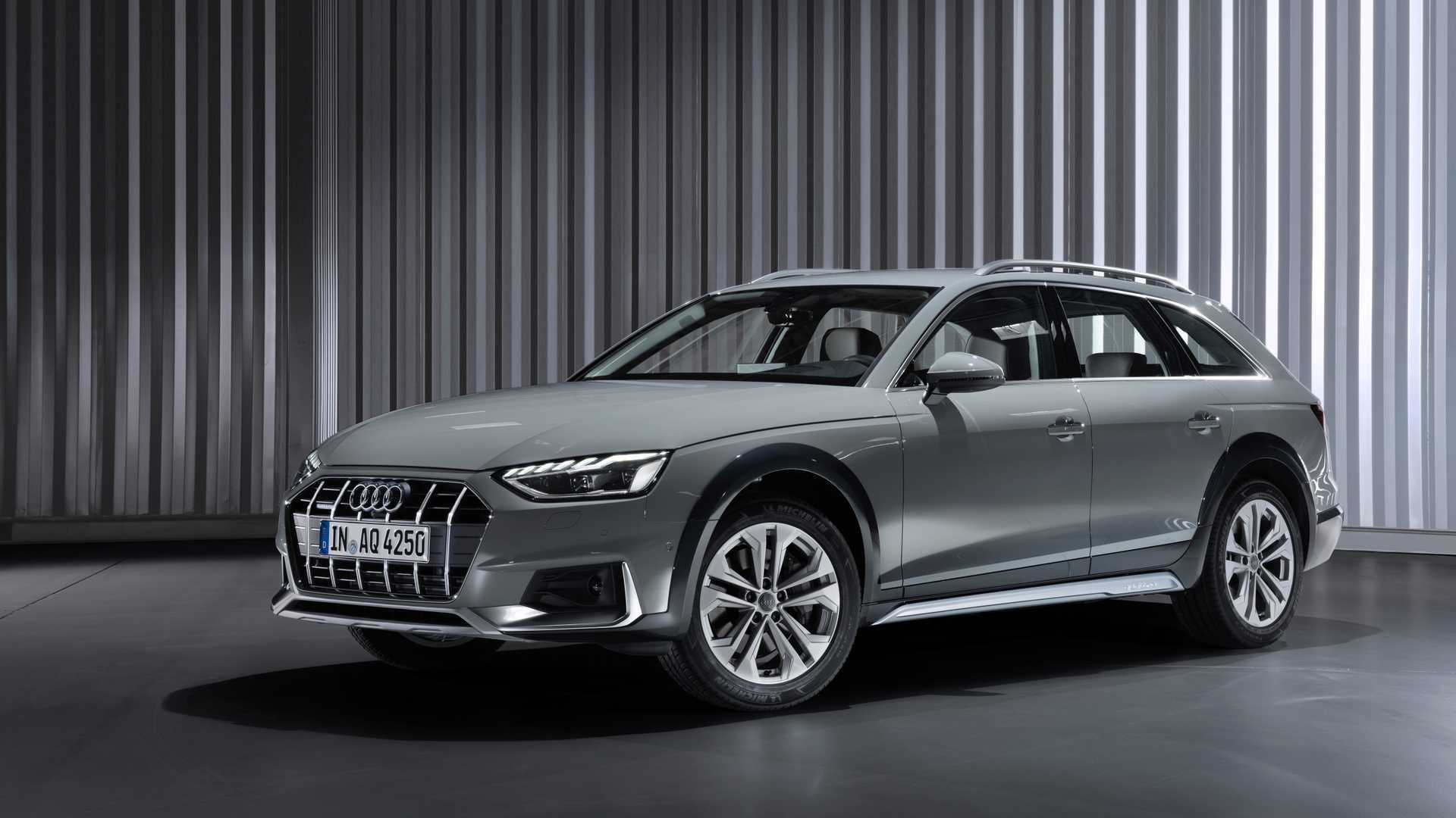 Pohled do interiéru nového Audi A4 Nový vůz Audi A4 v šedém laku