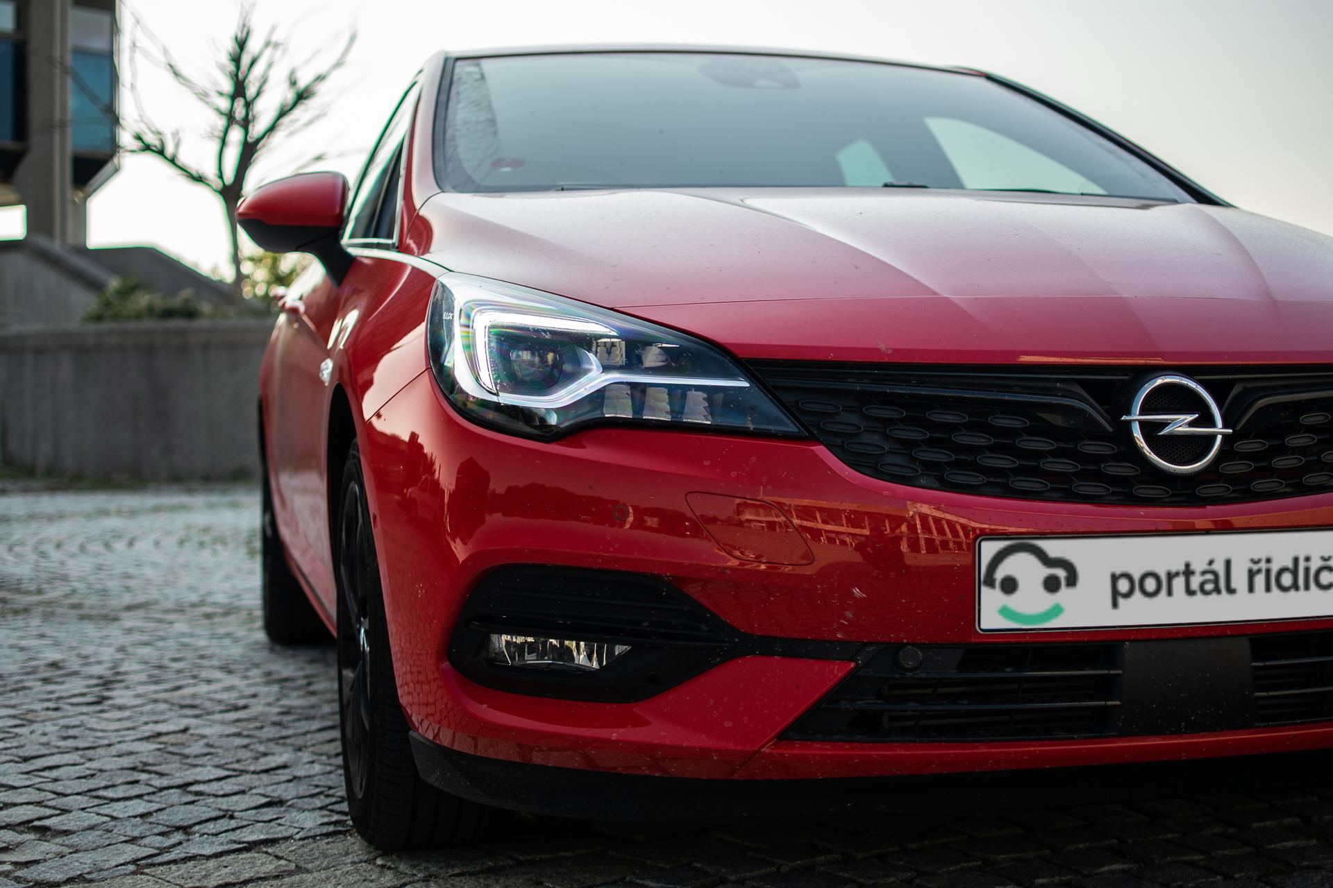 Test: Opel Astra 1.4 Turbo CVT - maska vozu