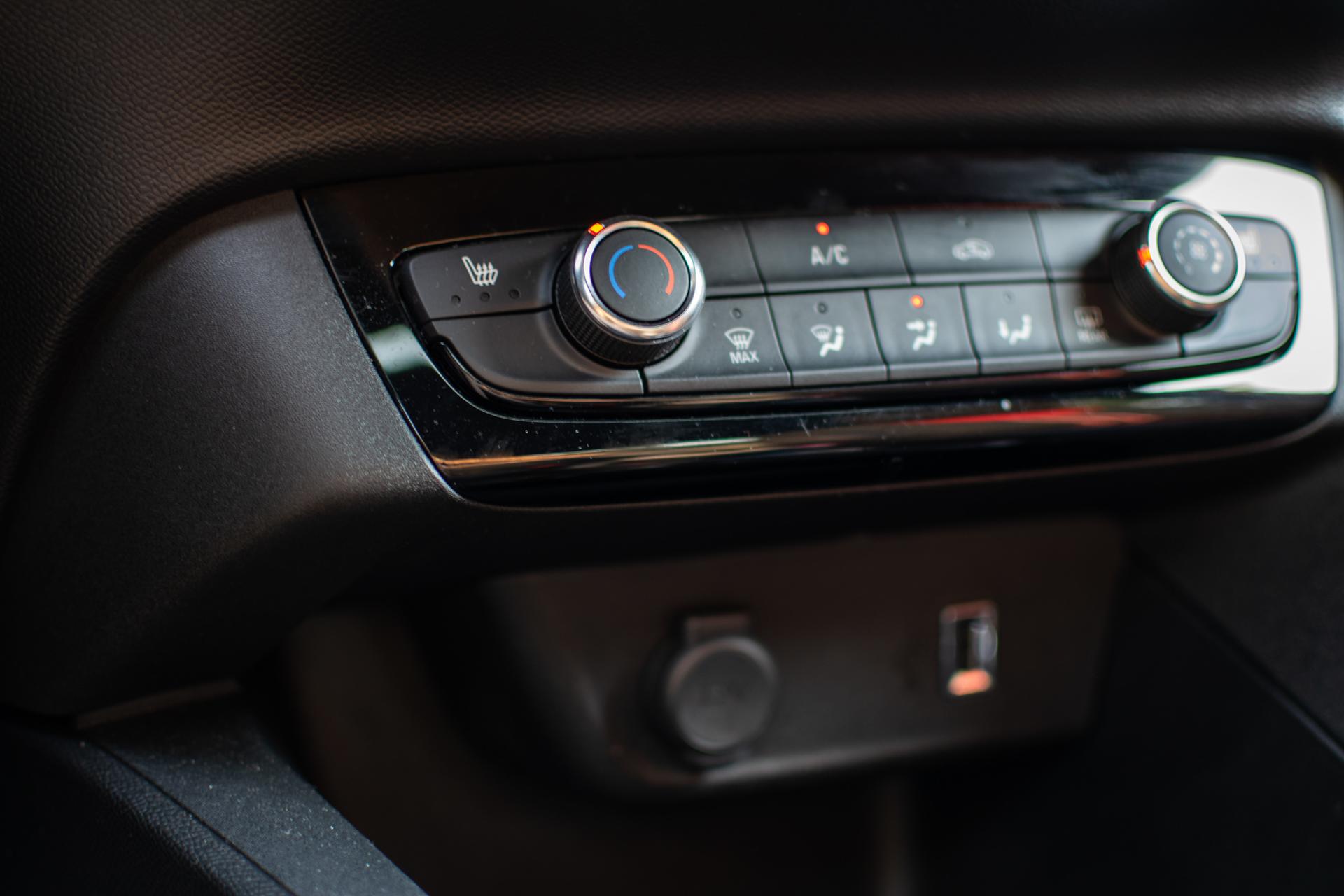 Opel Corsa GS Line - interiér