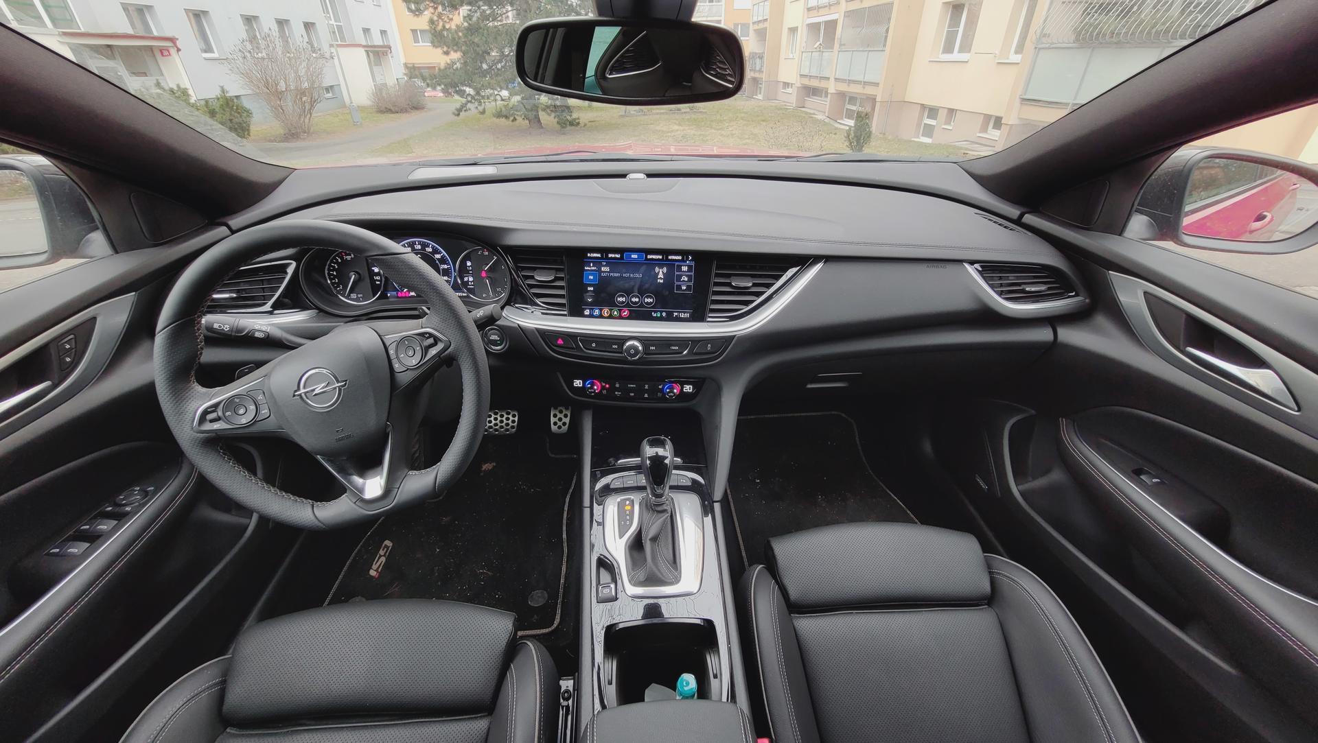 Opel Insignia - interiér