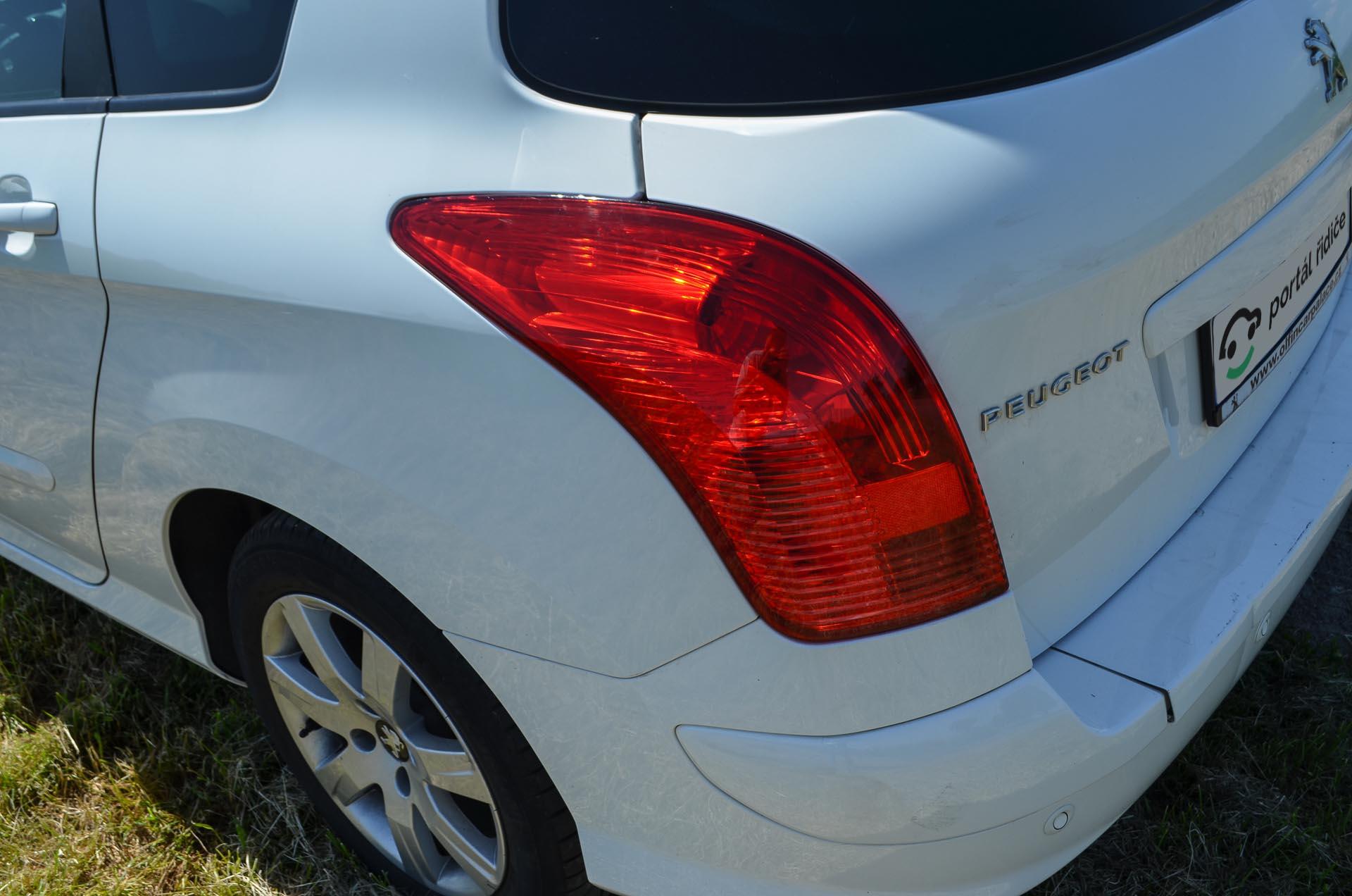 Peugeot 308 SW vypadá zezadu trochu zvláštně