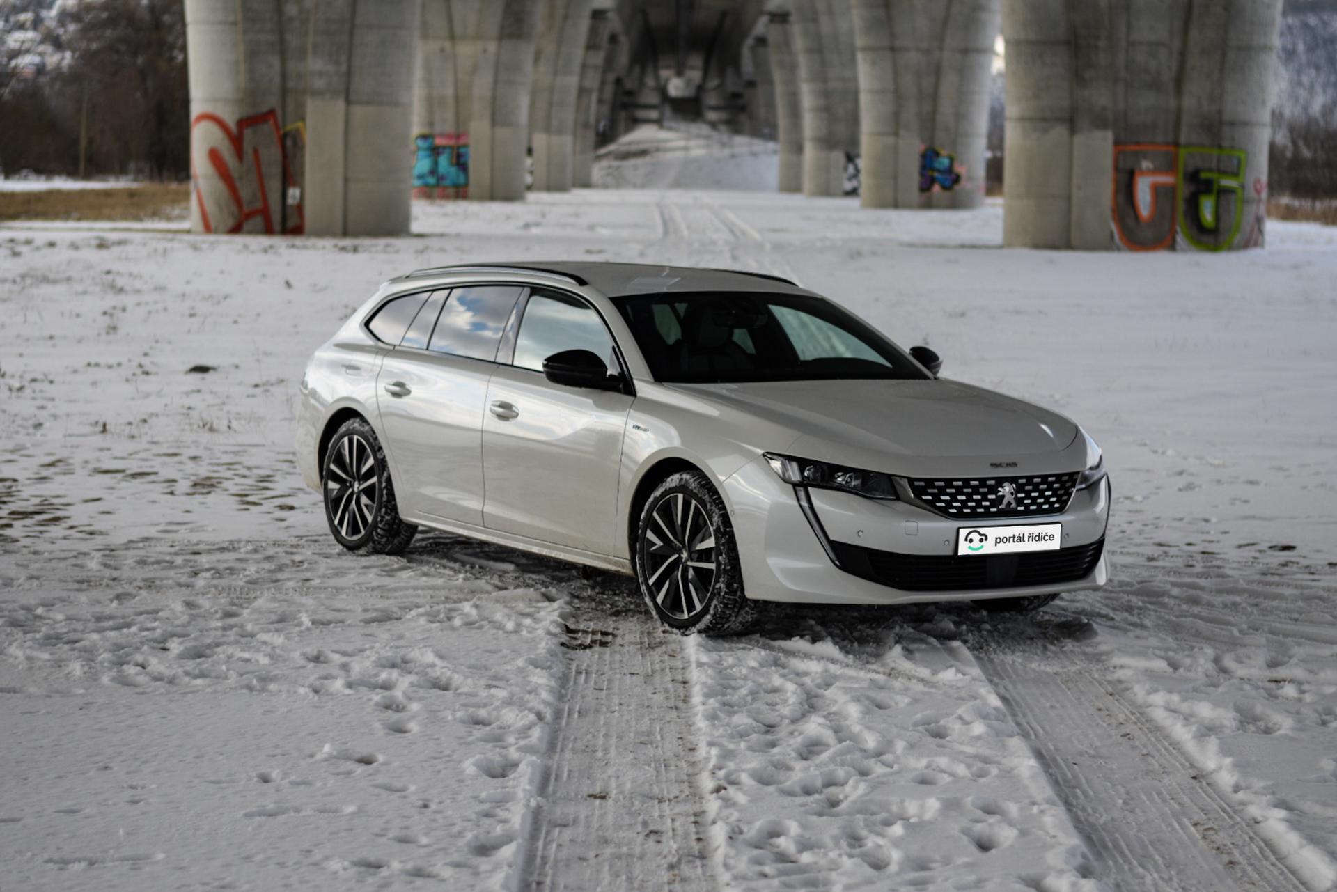 Peugeot 508 hybrid kombi (SW) v recenzi Portálu řidiče