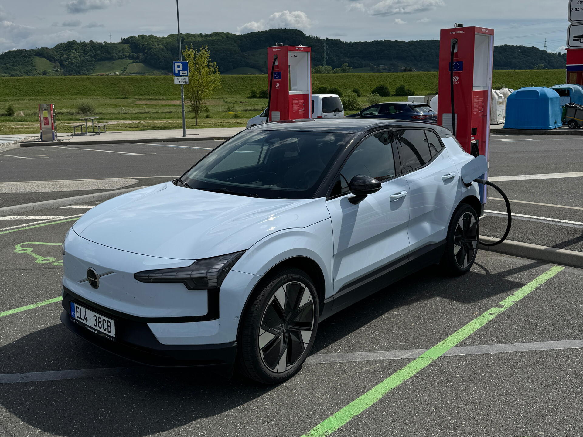 Plánování trasy elektromobilu EX30