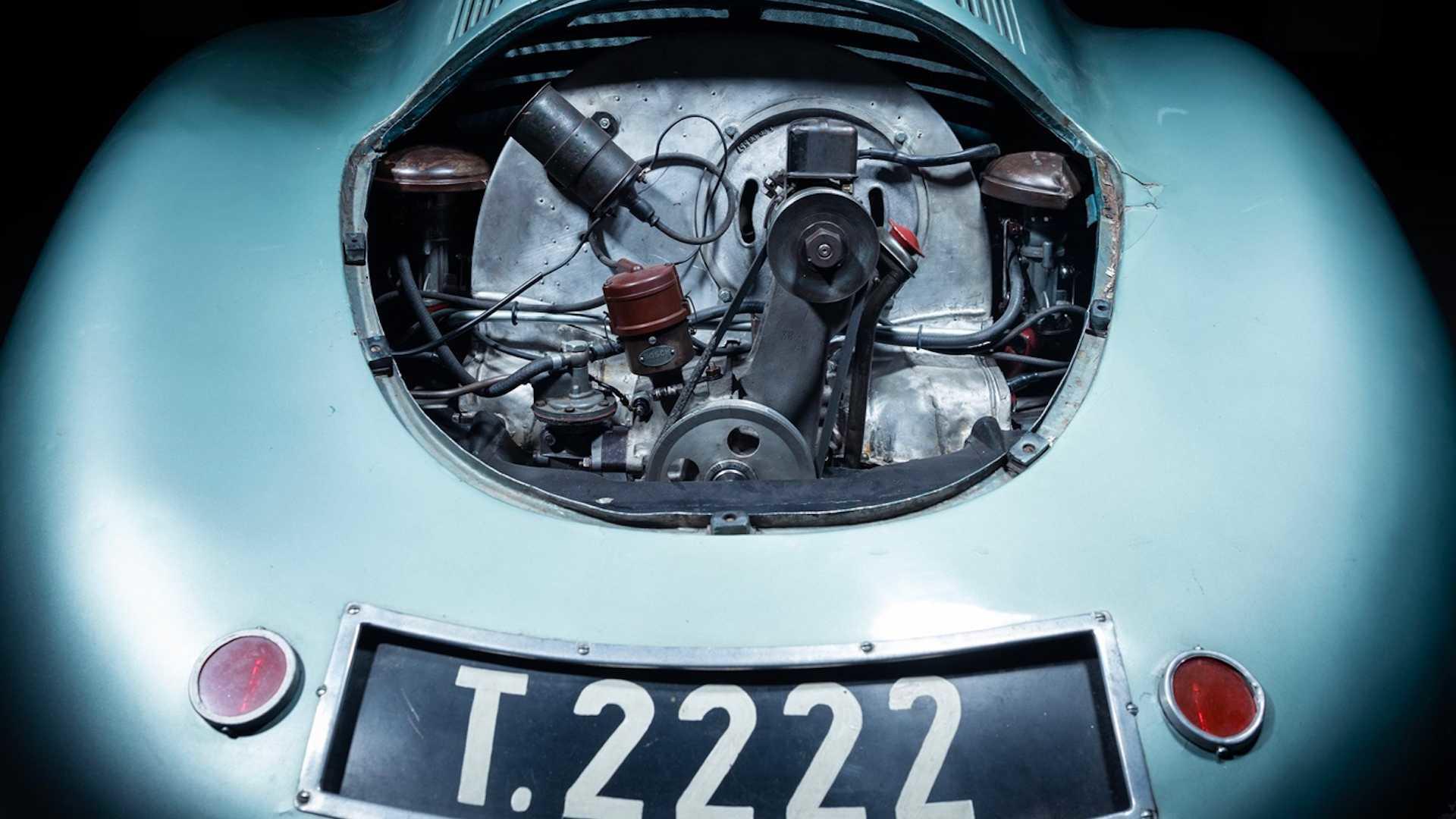 Legendární prapředek všech vozů Porsche - Porsche Type 64 Pohled pod kapotu známého automobilu Porsche Type 64