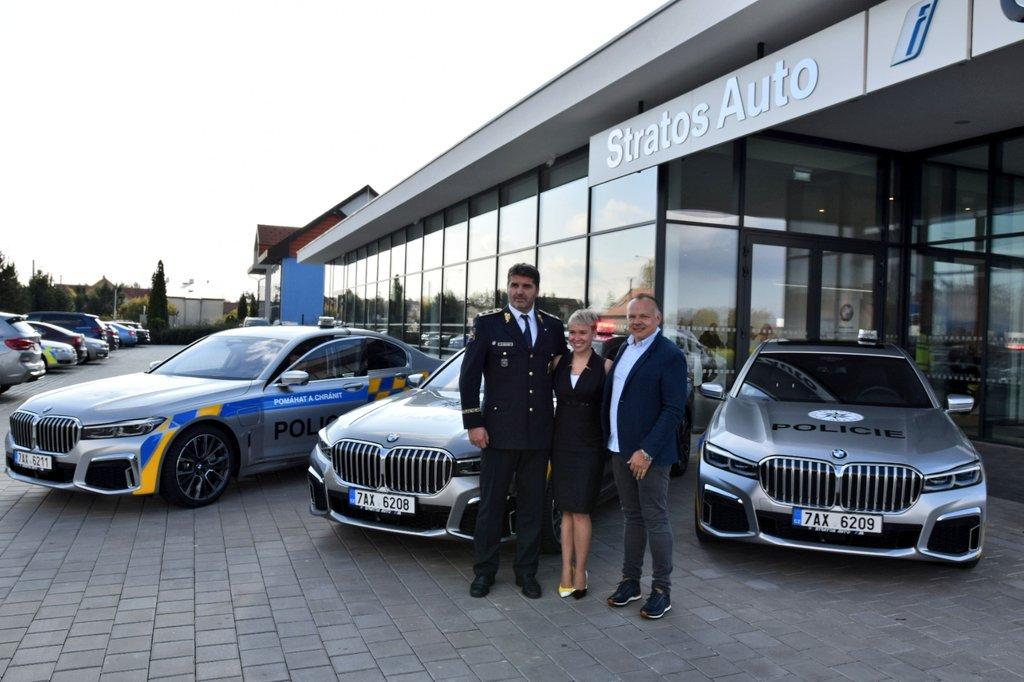 Policie má nová luxusní hybridní BMW 745Le