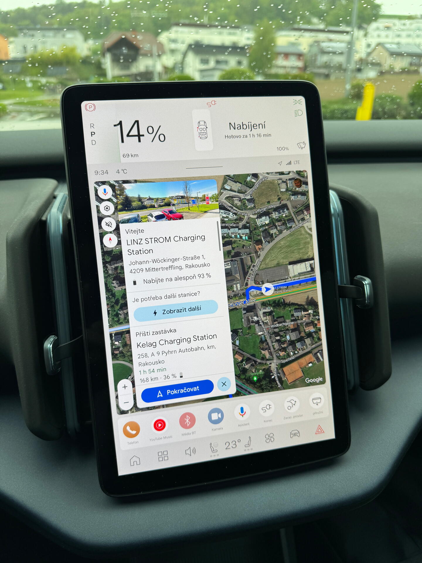Porovnání plánování trasy Volvo EX30 vs. Škoda Enyaq