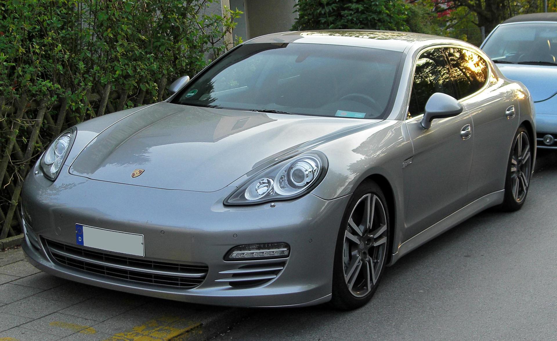 Porsche Panamera jako luxusní ojetina za pár korun