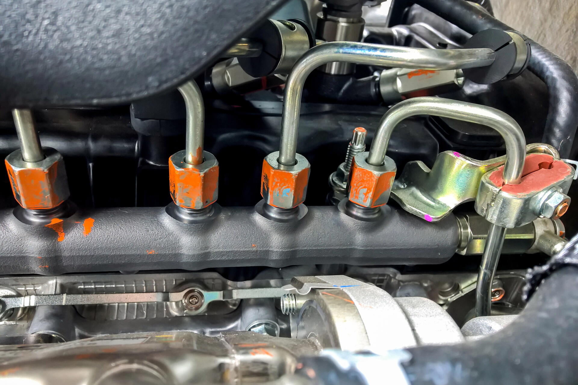 Přímé vstřikování je pro motory problém. Postupně snižuje výkon