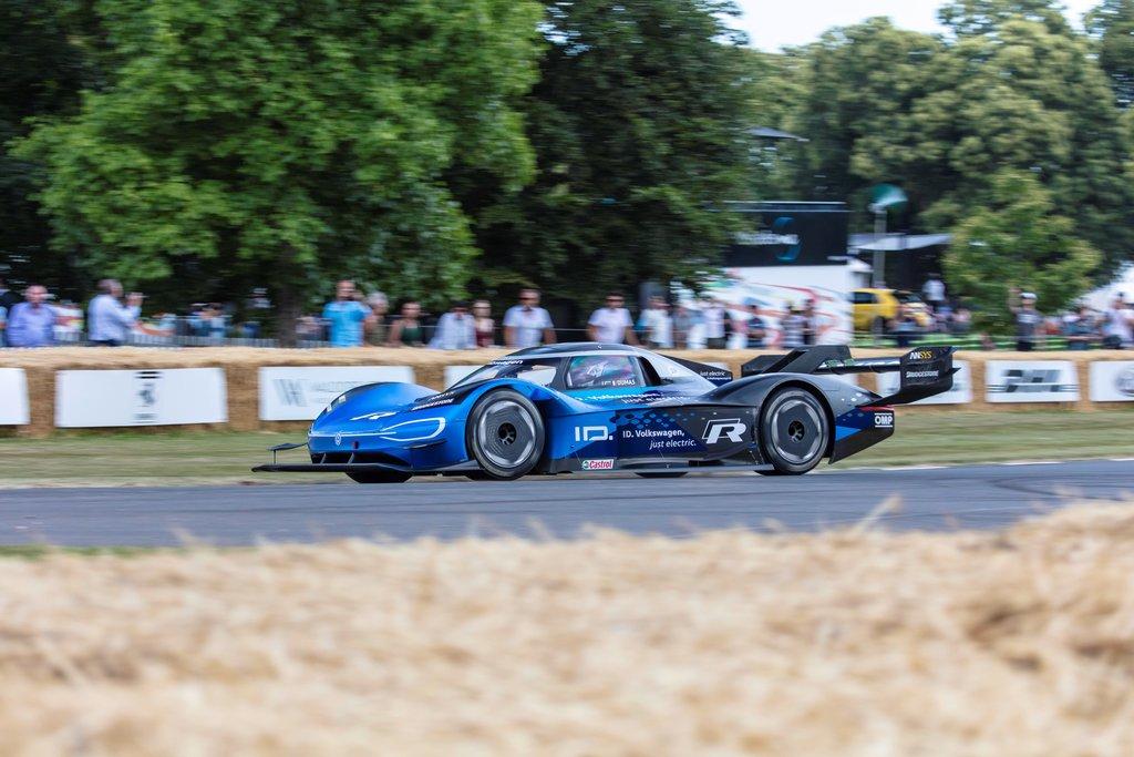 Volkswagen ID. R na okruhu v Goodwoodu Rekord stanovil Volkswagen ID. R na okruhu v Goodwoodu