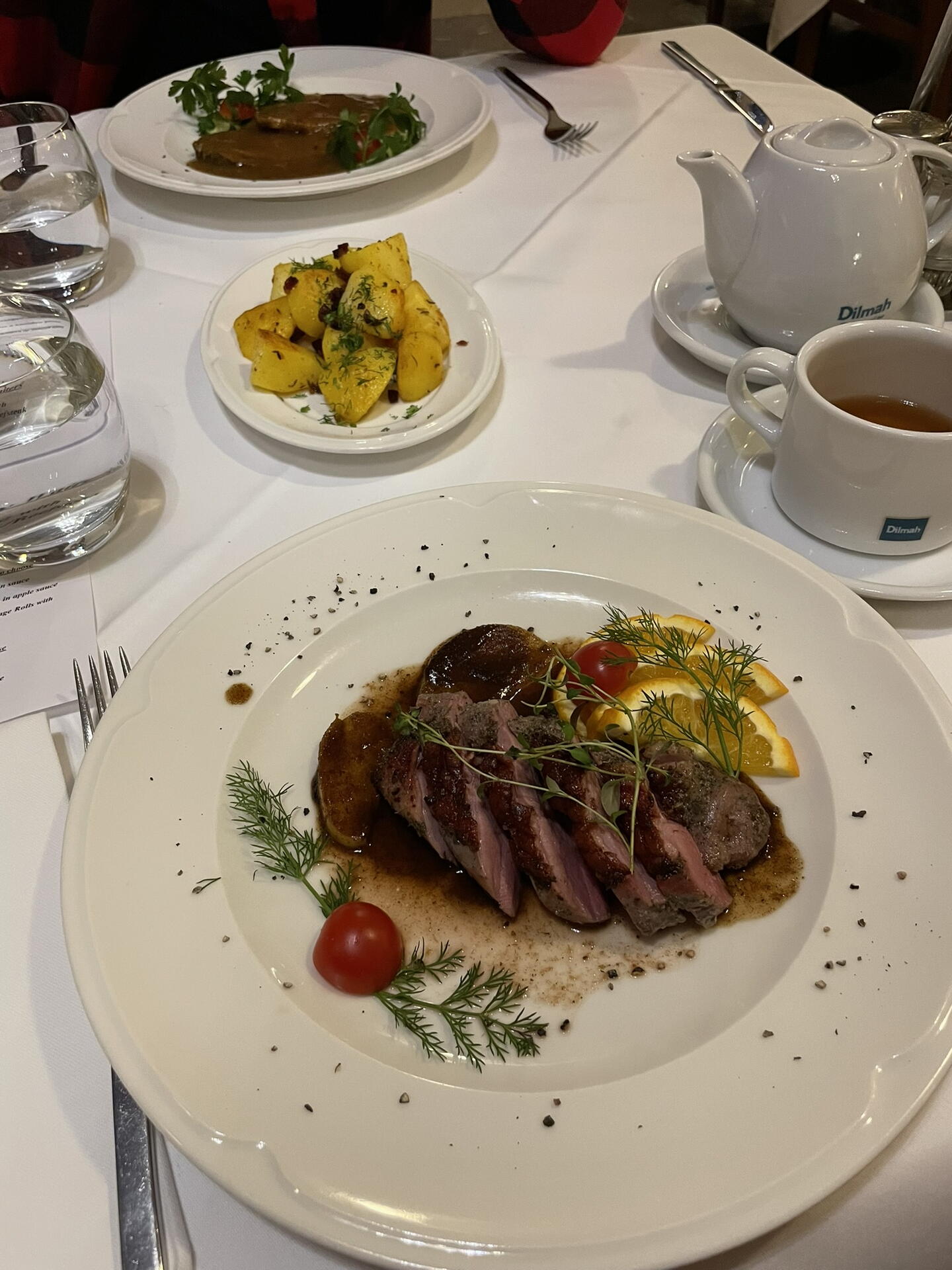 Restaurace pod Baranem - kachní prsa a vepřová pečeně