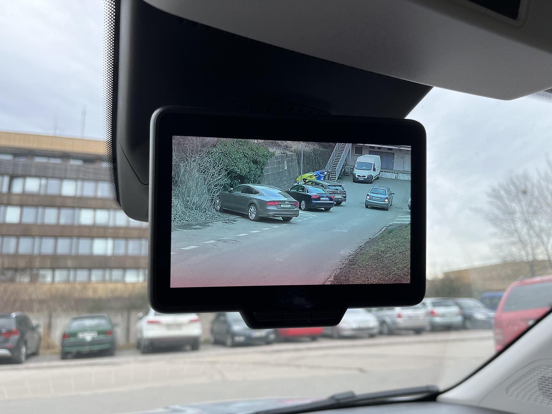 Digitální zpětné zrcátko funguje skvěle