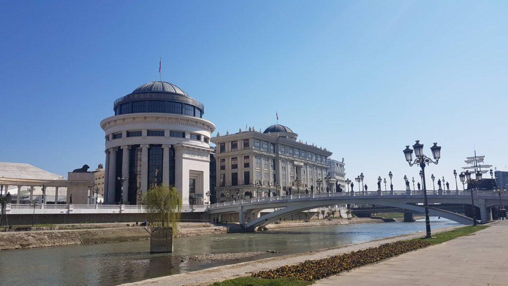 Skopje: Město plné soch, ale také odpadků