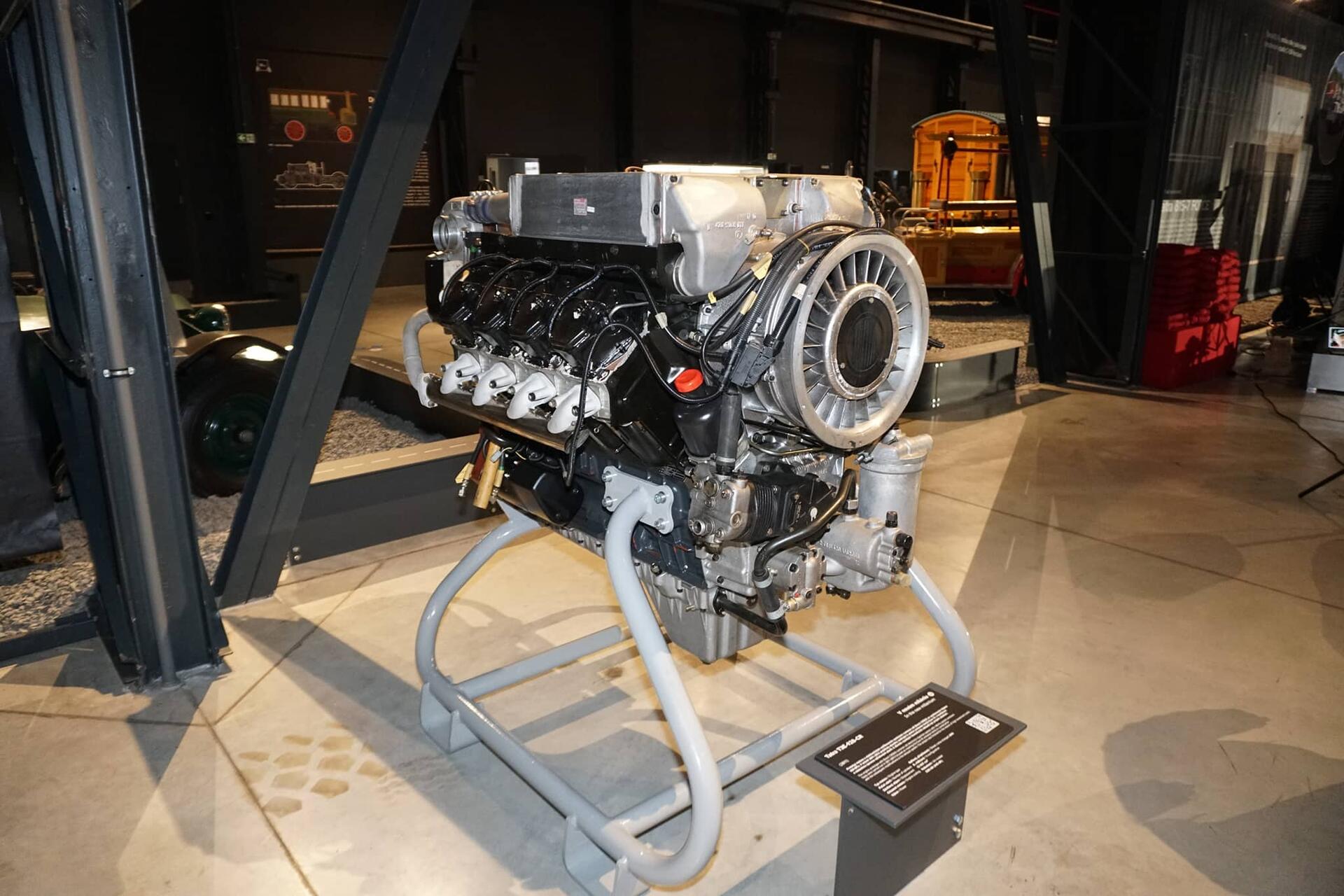 A tohle je unikát – Tatra připravila vzduchem chlazený agregát splňující Euro 6. Vývoj byl ale zastaven. Motor můžete vidět jen v muzeu.