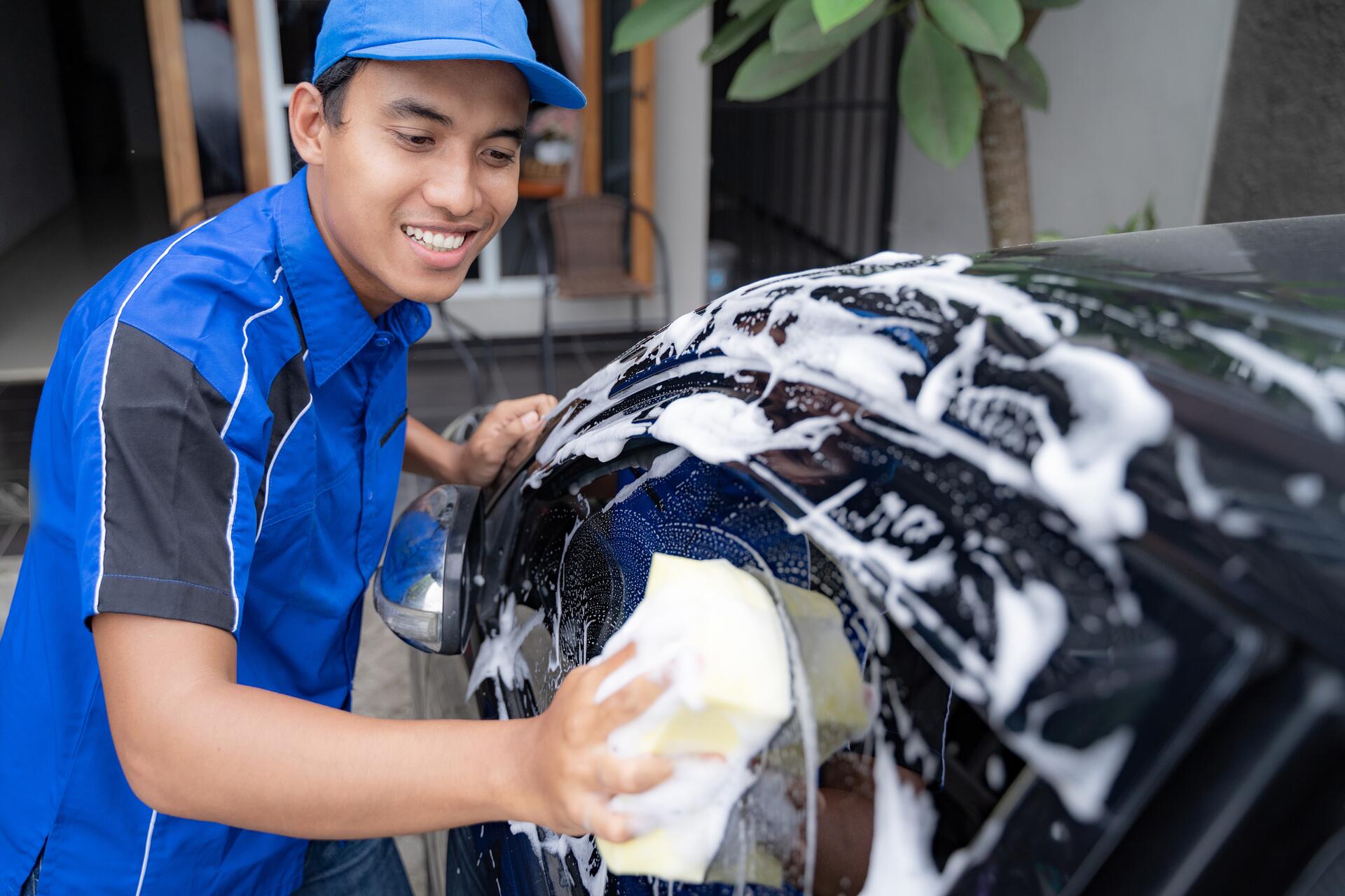 Tipy a rady, jak správně umýt auto