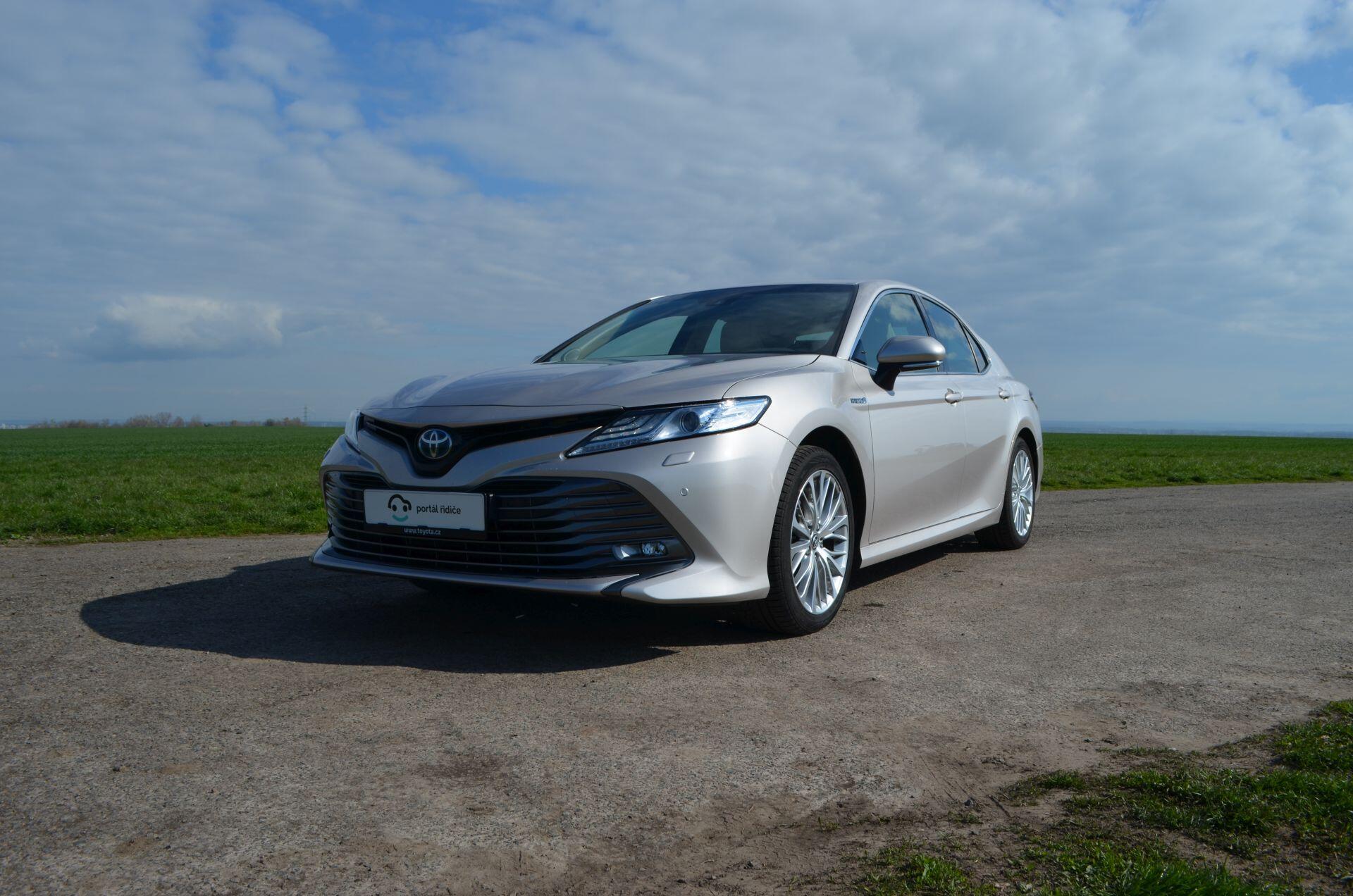 Test Toyota Camry 2.5 Hybrid