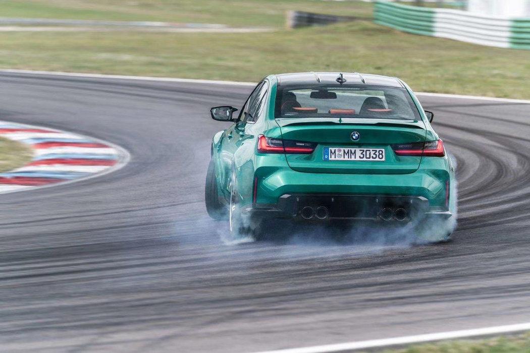 Únik fotek odhalil design nových BMW M3 a M4