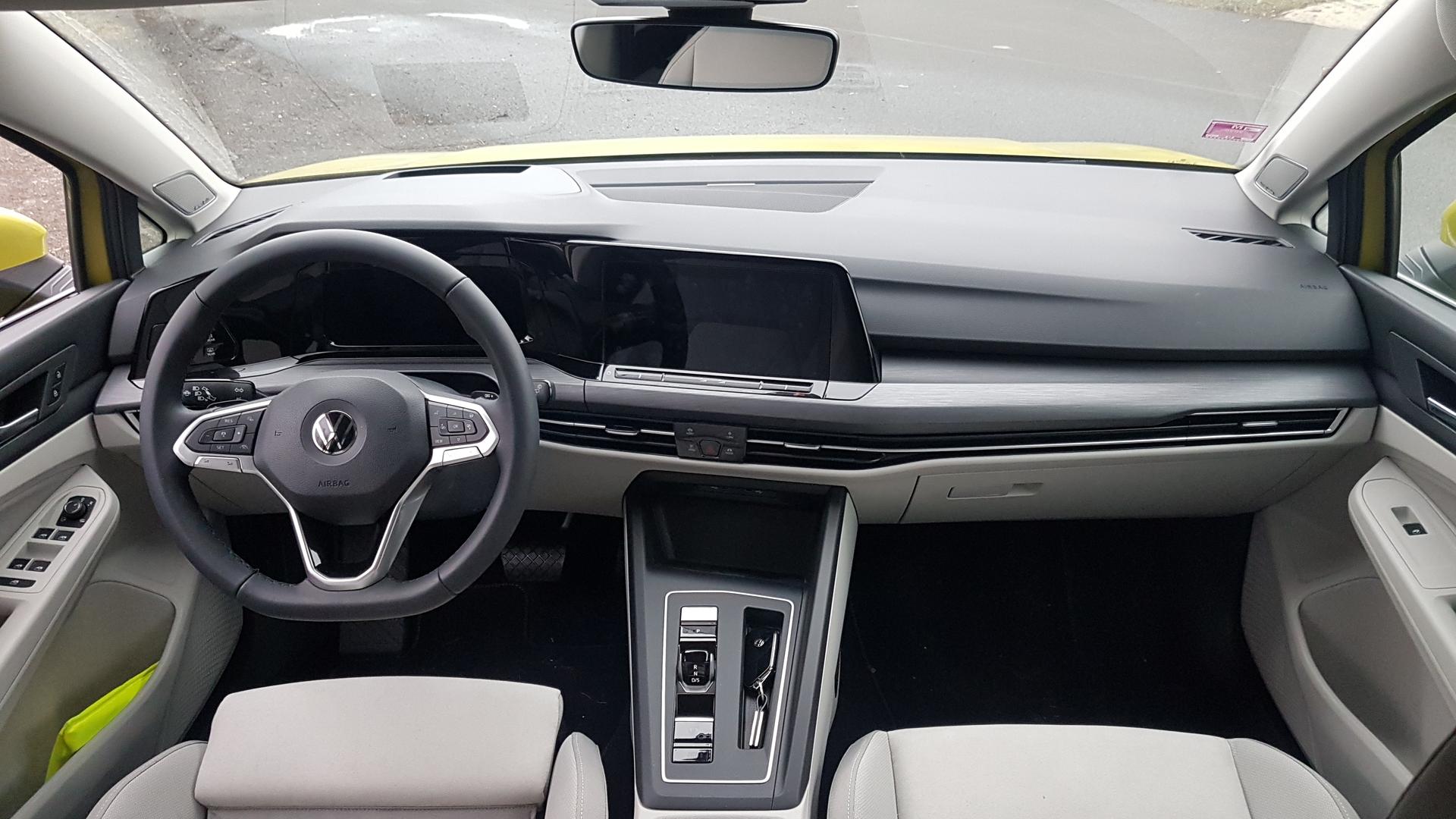 Volkswagen Golf 8 - interiér testovaného vozu