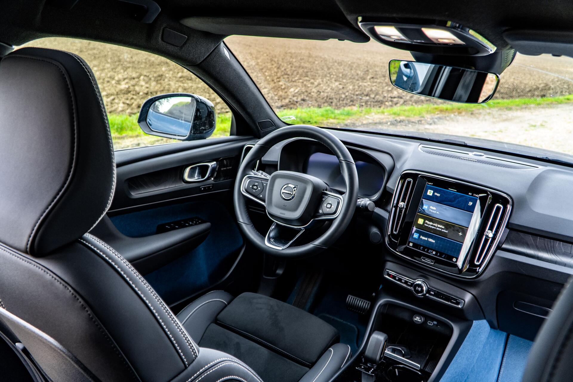 Volvo C40 - interiér