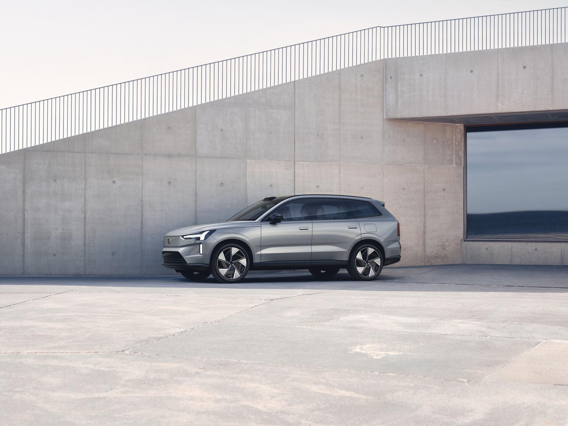 Volvo EX90 si můžete objednat přednostně, mrkne na vás a má lidar