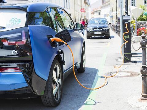 Historie a vývoj elektromobilů