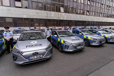 Vozy Hyundai Ioniq začaly sloužit u Policie ČR