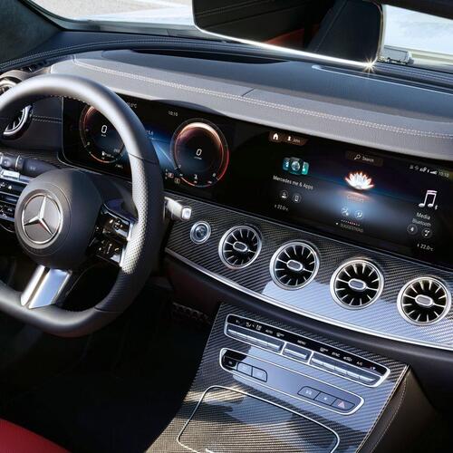 Digitální kokpit Mercedes-Benz E kabriolet