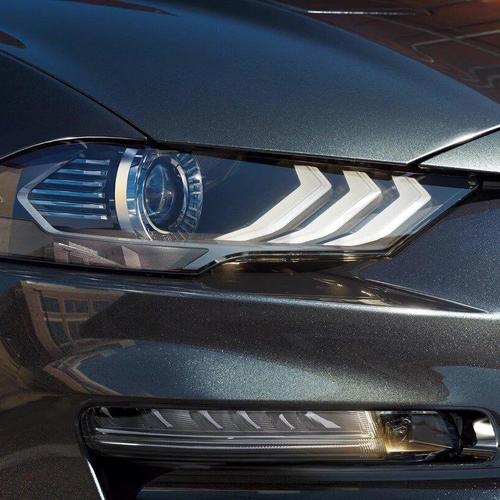 Ford Mustang přední světlomety