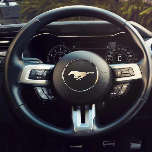 Ford Mustang vyhřívaný kožený volant