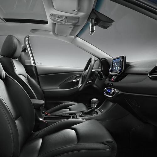 Hyundai i30 hatchback interiér