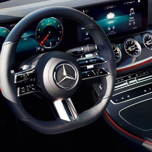 Mercedes-Benz E kupé volant