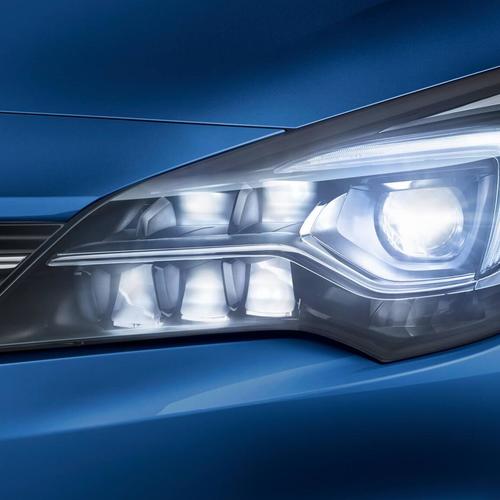 Opel Astra Sports Tourer LED světlomety