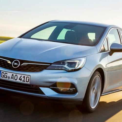 Opel Astra - stříbný model Hatchback