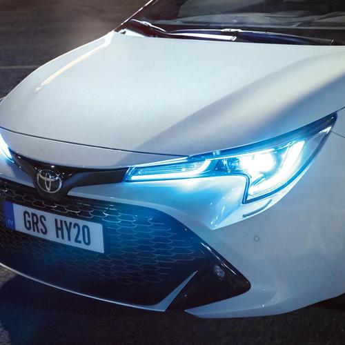 Toyota Corolla hatchback světlomety