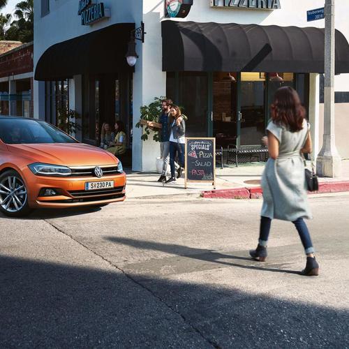 Volkswagen Polo oranžový