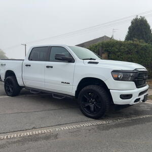 Dodge RAM pick up 1500 Bighorn 5,7 Hemi Lonestar Crew 20233 290kW automat