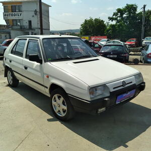 Škoda Favorit hatchback 135 40kW manuál