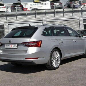 Škoda Superb kombi 140kW automat