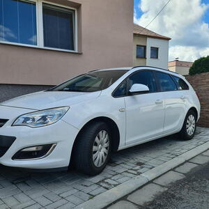 Opel Astra Opel astra J Sport Tourer 2015 81kW manuál