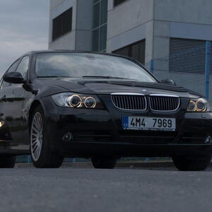BMW 3 sedan e90 330xd 200kW manuál