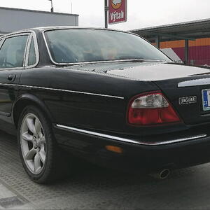 Jaguar XJ8 limuzína JAGUAR XJ, 3.2 V8 EXECUTIVE 174kW automat