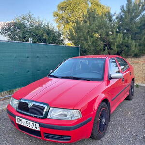 Škoda sedan 1.6 Benzin manuál