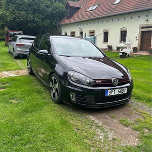 Volkswagen Golf hatchback GTI mk6 150kW manuál