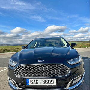 Ford Mondeo kombi Vignale kombi 154 kW Bi-Turbo automat
