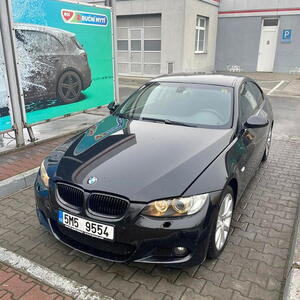 BMW 3 sedan 325i e92 manuál
