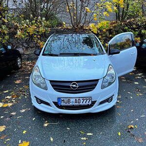 Opel Corsa hatchback 1,4 benzín 66kW manuál