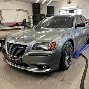 Chrysler 300C SRT 6.4 Hemi 351kW automat